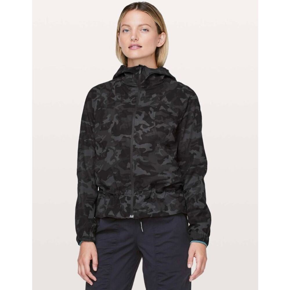 Lululemon Women's Black/Gray Camo Pack It Up Jacket Size 4
